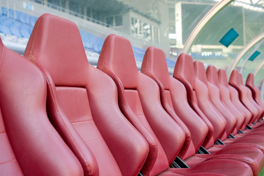 Assistenttræner | læddersæder på stadion